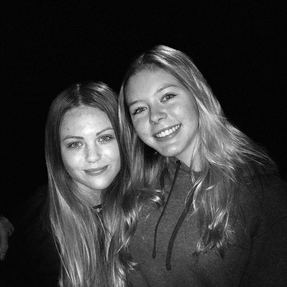 Meet your Posher, Elyssa - Picture 2 of 8